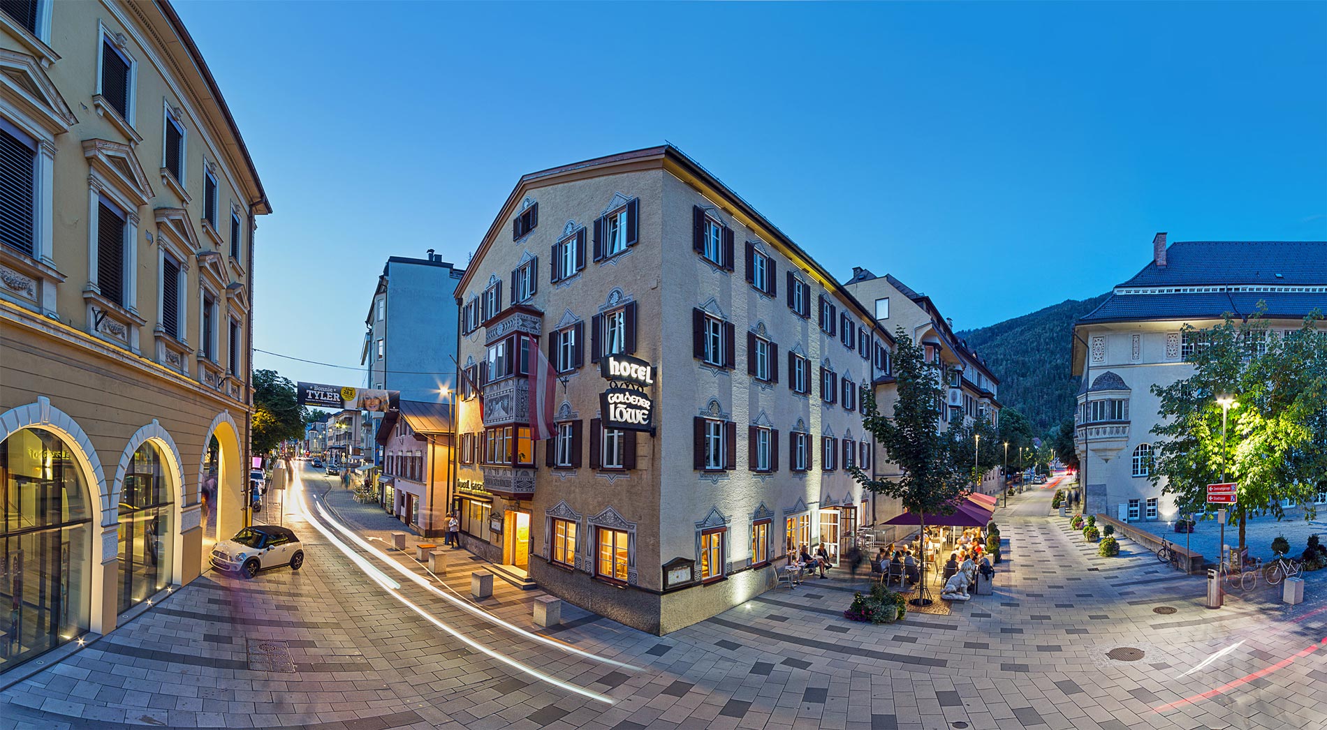 Hotel Goldener Löwe am Oberen Stadtplatz in Kufstein bei Nacht