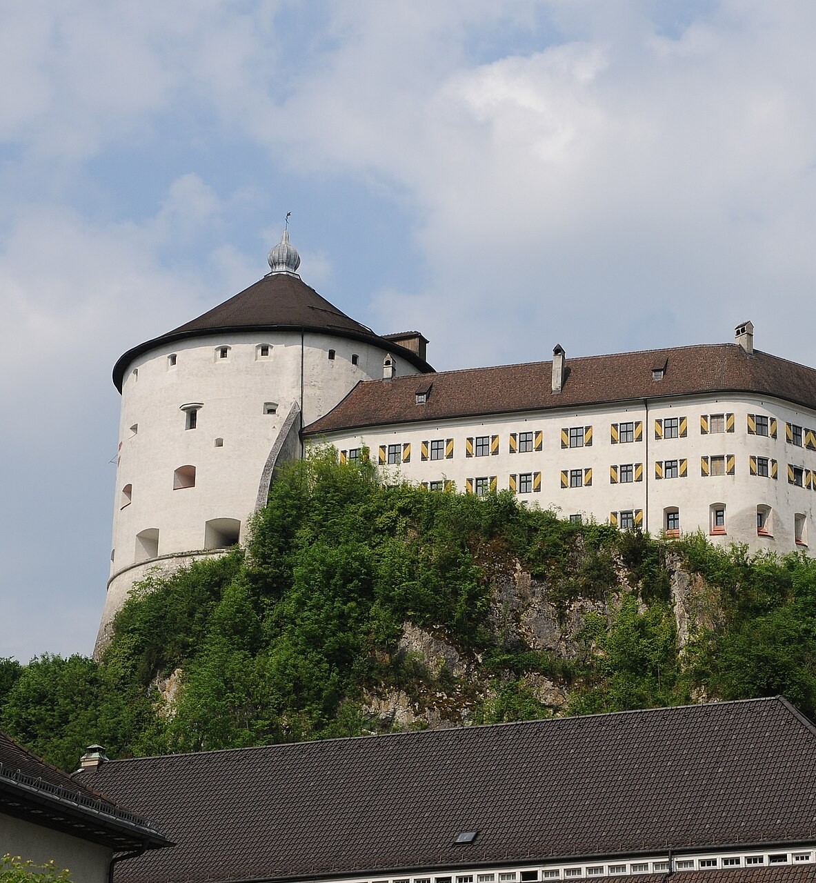 Festung Kufstein über der Altstadt – nahe dem Restaurant Goldener Löwe